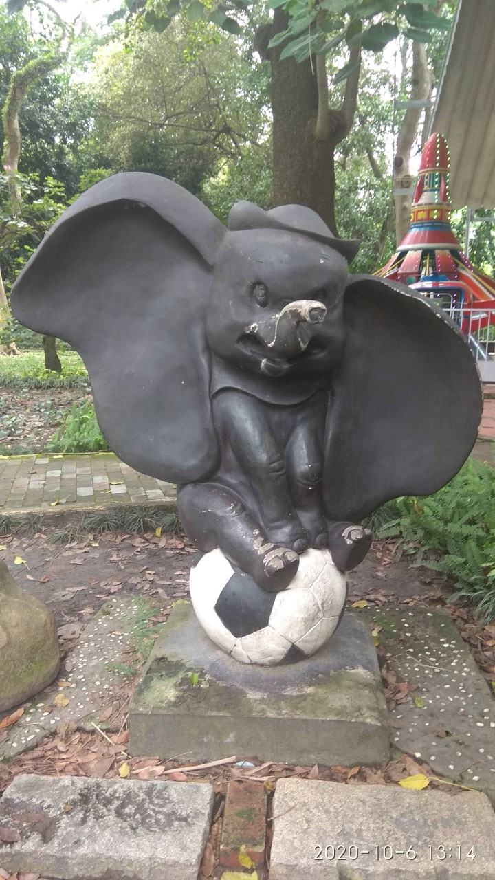 vệ sinh tượng xi măng