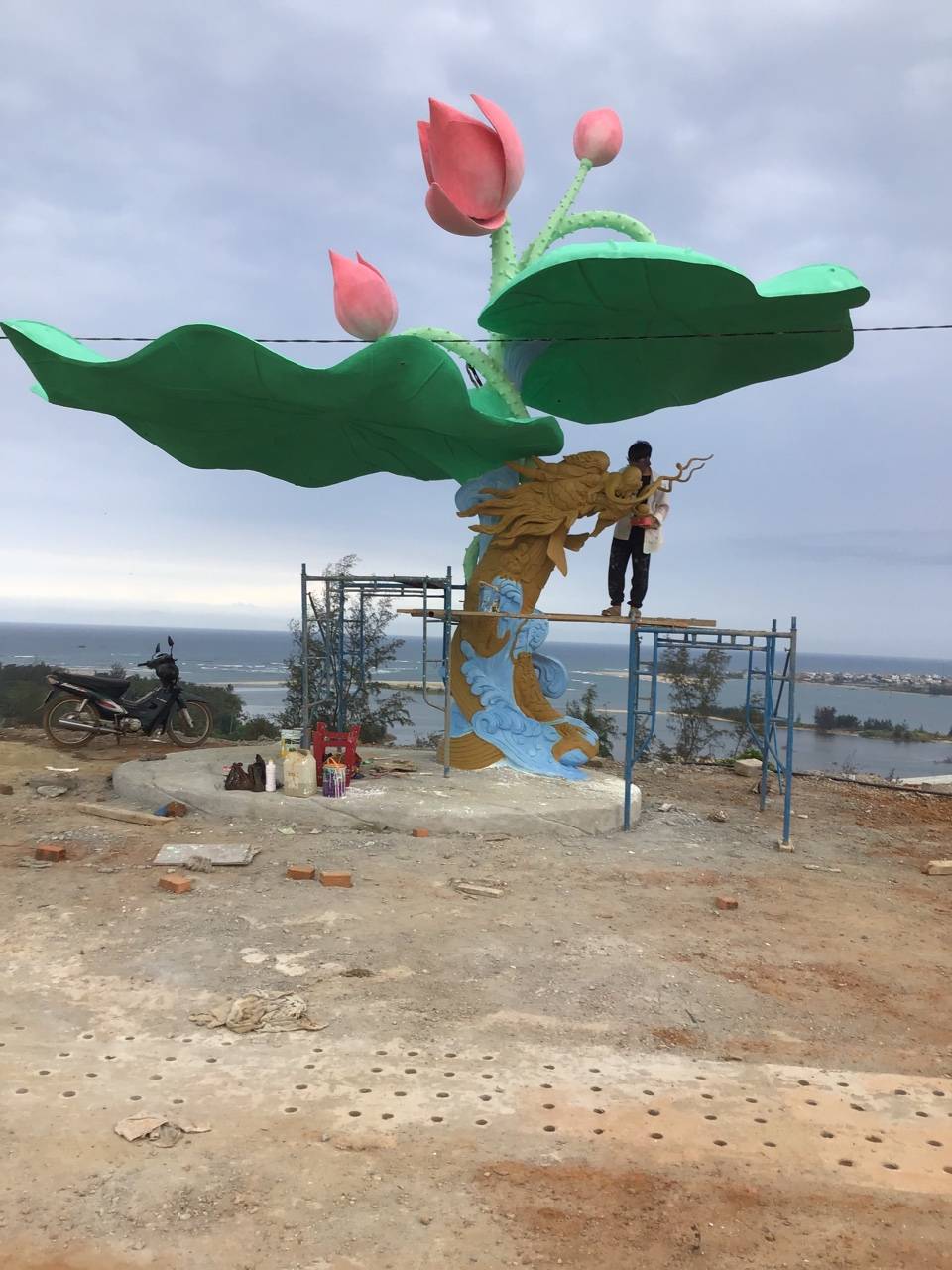 Tượng hoa sen xi măng