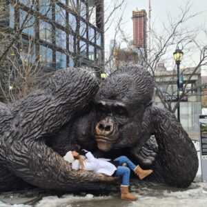 Tượng King Kong xi măng