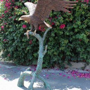 Tượng đại bàng xi măng