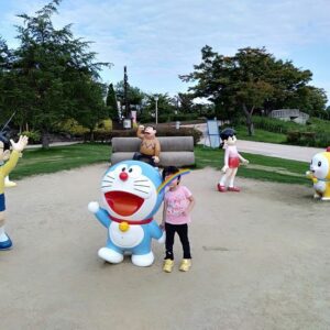 tượng doraemon xi măng
