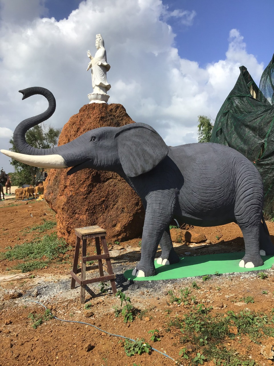 Tượng xi măng Quảng Ngãi